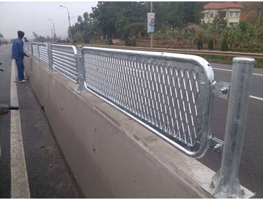 Antiglare railing mesh