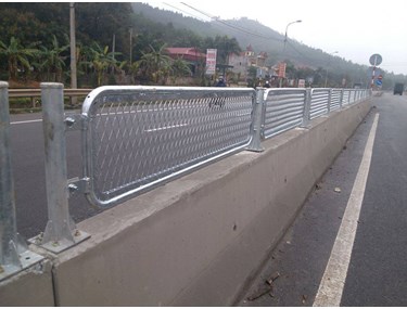 Antiglare railing mesh
