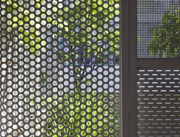 LƯỚI DẬP LỖ M06